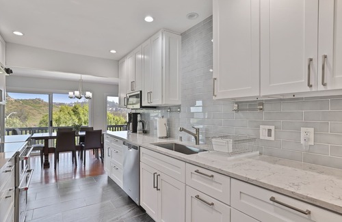 Miraloma House | Renovated 4BR Retreat with Scenic Views and Family Amenities