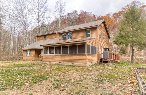 Kellysville Cabin | Family-Friendly 4BR Lodge in Giles Co: Fishing & Hiking Fun