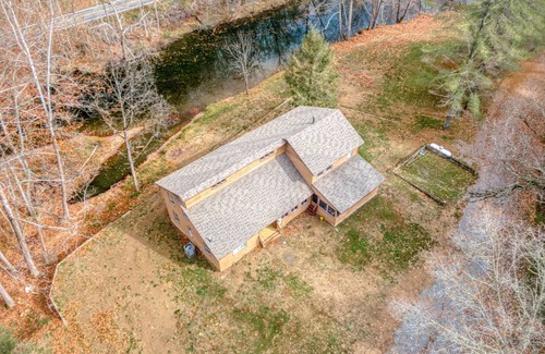 Kellysville Cabin | Family-Friendly 4BR Lodge in Giles Co: Fishing & Hiking Fun