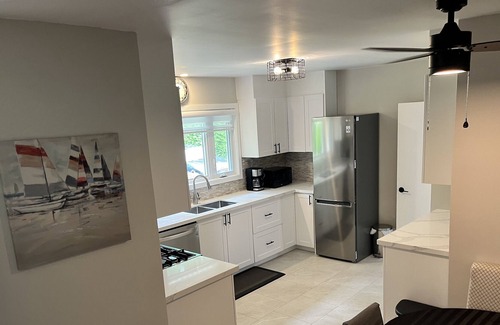 Meaford House | Renovated 5-Bedroom Retreat: Near Beach & Blue Mountain