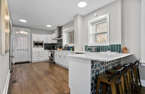 Hanover Place House | Remarkable 5 BDRM Mansion with Spa and Child-Friendly Amenities