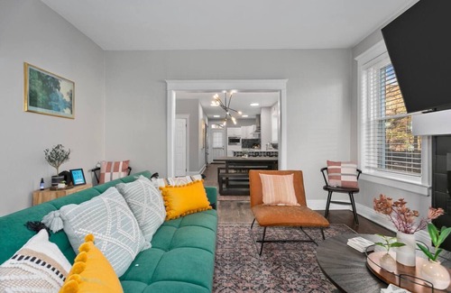 Hanover Place House | Remarkable 5 BDRM Mansion with Spa and Child-Friendly Amenities