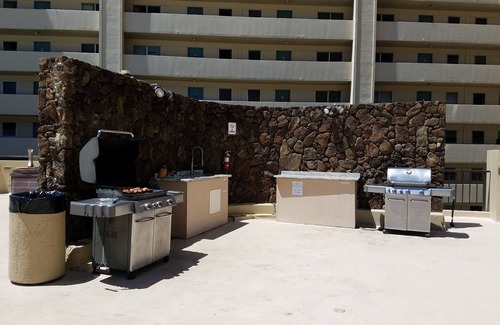 McCully - Moiliili Condo | Ocean View Waikiki Studios: Ideal for Families & Relaxation