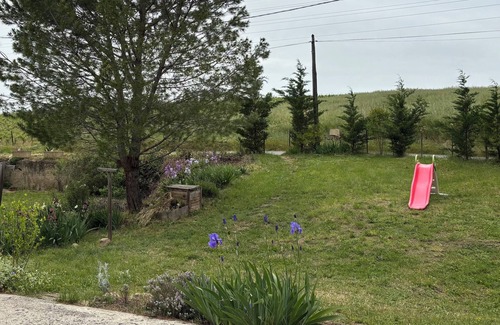 Limoux House | Renovated, air-conditioned gîte with private garden "Aux Volets Bleus