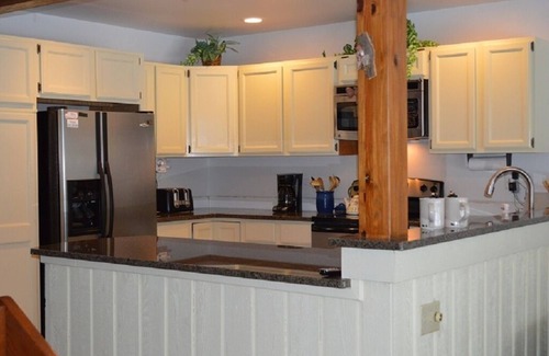 Harbor Springs Condo | Beautiful Harbor Cove: 4BR Oceanfront Retreat, Rated 9.8