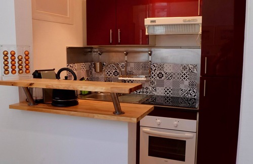 Le Bouscat Apartment | Beautiful Garden Apartment in Bouscat with Breakfast Included