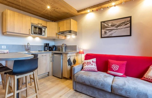 Meribel-Mottaret Apartment | Cozy Studio Méribel: Perfect for 4 with Spa & Kitchen