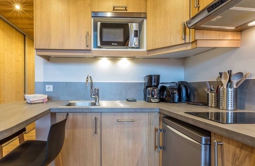 Meribel-Mottaret Apartment | Cozy Studio Méribel: Perfect for 4 with Spa & Kitchen