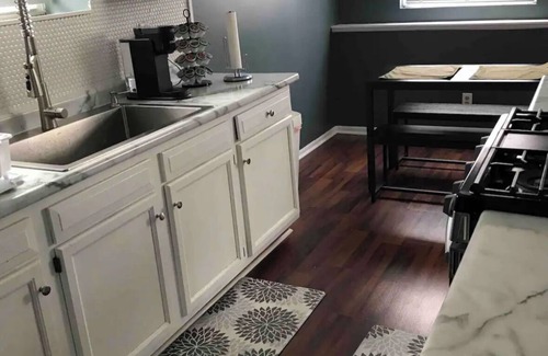 Ottawa Apartment | Stylish Renovated Apartment in Ottawa - Family Friendly Stay
