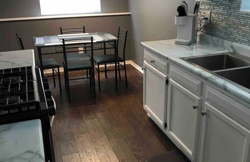Ottawa Apartment | Stylish Renovated Apartment in Ottawa - Family Friendly Stay