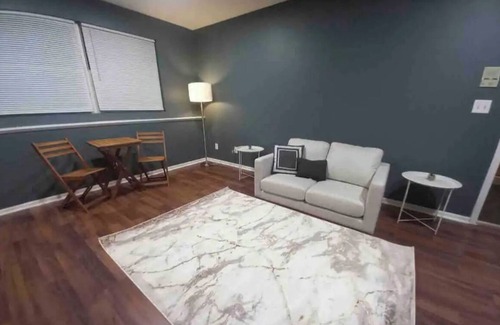 Ottawa Apartment | Stylish Renovated Apartment in Ottawa - Family Friendly Stay