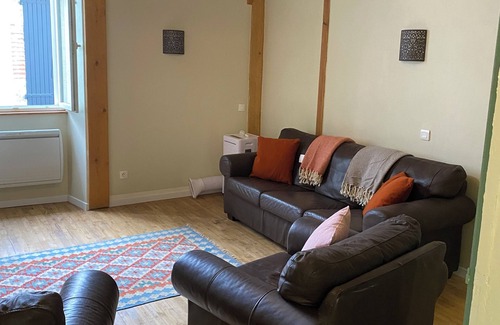 Luzech House | Renovated Riverside Apartment with Spa and Hot Tub near Cahors