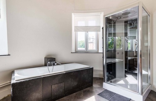 Gesves Other | Renovated Apartment in Castle with Kitchen & Breakfast Included