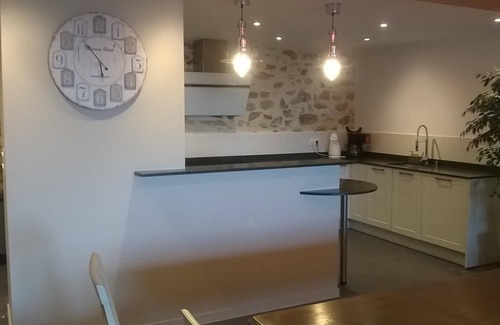 Saint-Mathurin Cottage | Renovated Barn Retreat in Saint-Mathurin - Rated 9.8/10