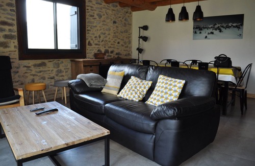 Loudervielle Ski Chalet | Cozy Renovated Barn in LOURON Valley, Steps from Balnéa