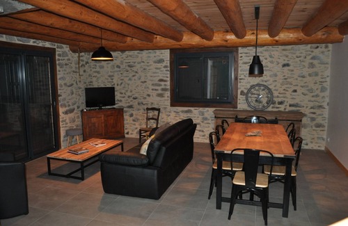 Loudervielle Ski Chalet | Cozy Renovated Barn in LOURON Valley, Steps from Balnéa