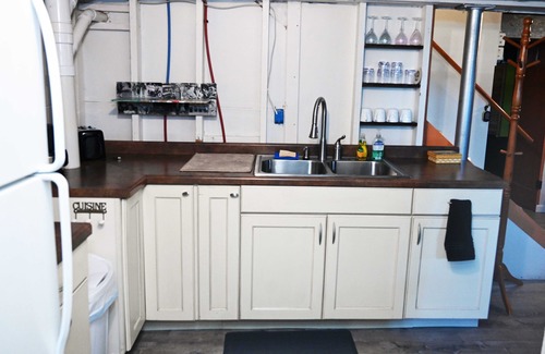 Independence House | Exceptional Basement Retreat at Daddy Roy's Bed & Vintage