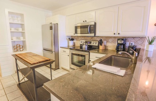 Isle of Palms Condo | Beachside Retreat with Ocean View & Family-Friendly Amenities
