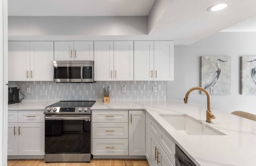 Spinnaker Beachhouses Villa | Renovated 2BR Villa Near Beach with Ocean Views & Amenities!