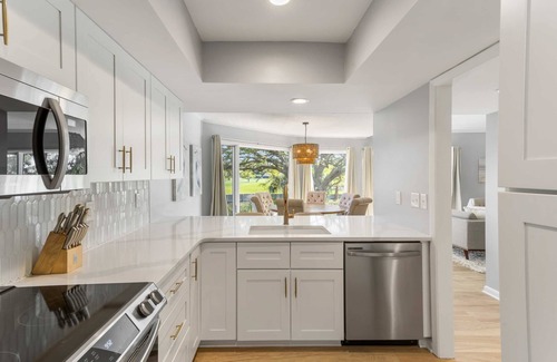 Spinnaker Beachhouses Villa | Renovated 2BR Villa Near Beach with Ocean Views & Amenities!