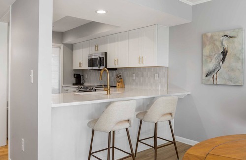 Spinnaker Beachhouses Villa | Renovated 2BR Villa Near Beach with Ocean Views & Amenities!