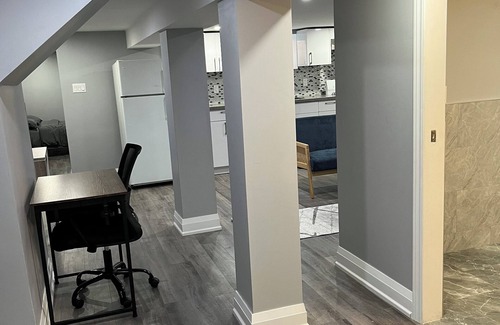 Koreatown House | Renovated BSMT in Little Italy 5 min walk to subway!