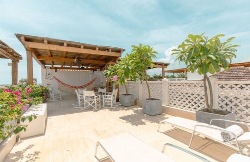 Centro Villa | Unforgettable Renovated Colonial House in Walled City