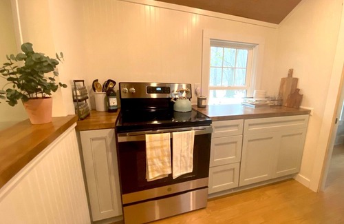 South Haven Cabin | Renovated Cabin with Beach Access and Scenic Woods
