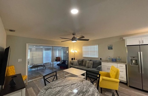 Flor-a-mar House | Renovated Canal Home with Jacuzzi & Family-Friendly Amenities