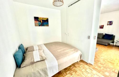 Clichy Apartment | Renovated Apartment with Restaurant, Ideal for Paris Visits