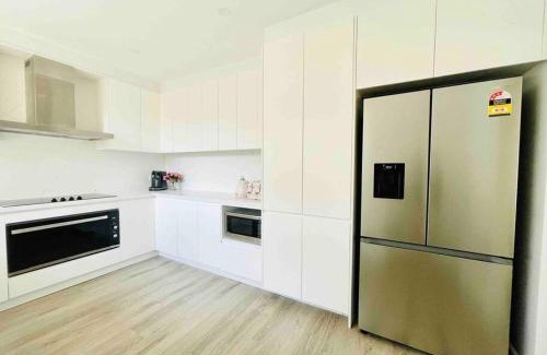 Roseville House | Cozy Renovated House Near Station - Pet & Child Friendly