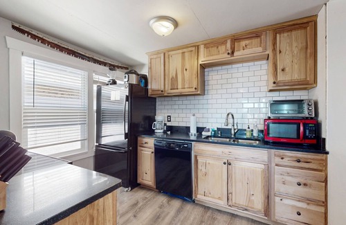 Bremerton Condo | Renovated Condo Near Seattle-Bremerton Ferry with Spa