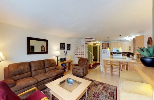 Alyeska Condo | Renovated Condo with Mountain Views and Cozy Fireplace