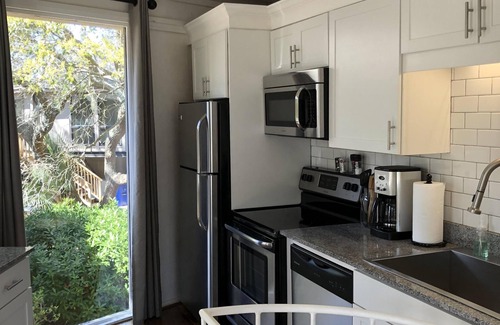 Seabrook Island Cottage | Renovated Cottage with Beach Access and Stunning Ocean Views