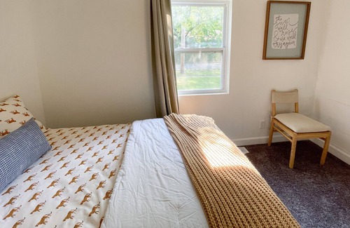 Carterville Cottage | Renovated Cottage in Carterville