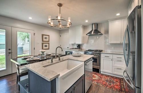 College Hills Estates House | Inviting Cottage with Patio Near TX A&M Campus!