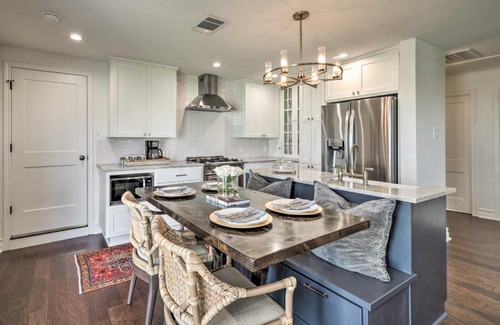 College Hills Estates House | Inviting Cottage with Patio Near TX A&M Campus!