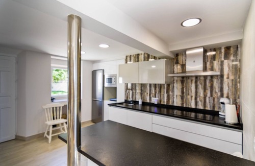 Monte Villa | Cozy House with Sea Views and Family-Friendly Amenities