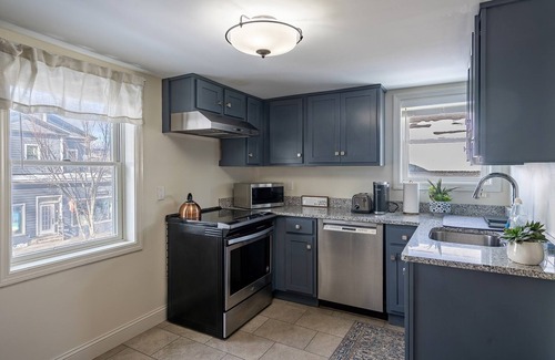 Lenox Apartment | Prime Renovated 1 Bedroom in City Center - Guest Rated 10/10