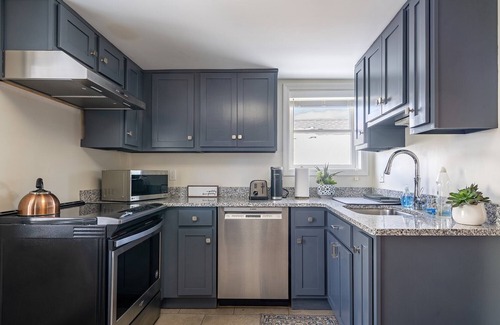Lenox Apartment | Prime Renovated 1 Bedroom in City Center - Guest Rated 10/10