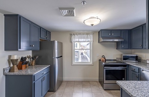 Lenox Apartment | Prime Renovated 1 Bedroom in City Center - Guest Rated 10/10