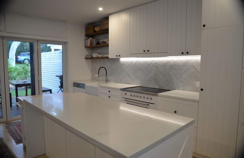 Avalon Beach House | Renovated Duplex Cottage with Ocean View in Avalon Beach
