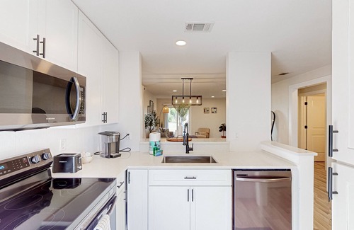 Bay Acres House | Perfect Duplex Near Beach with Pet Welcome & Central AC