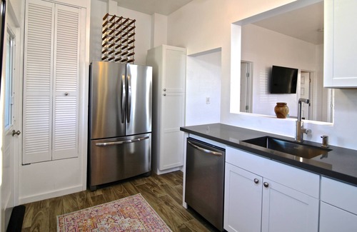 East Downtown Houston Apartment | Prime EaDo Flat: Walk to GRB with Breakfast & Family Perks