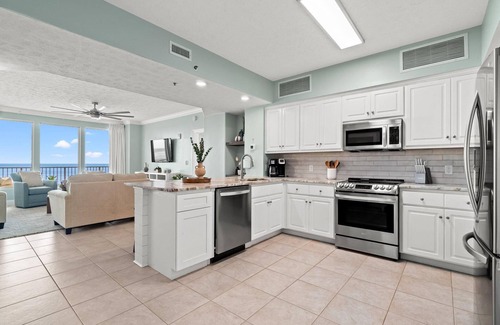 Thomas Drive Condo | Family-Friendly Gulf Crest Condo with Endless Ocean Views