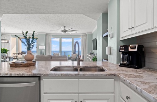 Thomas Drive Condo | Family-Friendly Gulf Crest Condo with Endless Ocean Views