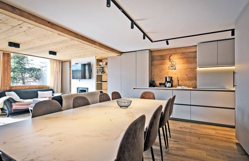 Les Bruyeres Apartment | Spacious Apartment Les Menuires with Spa and Hot Tub