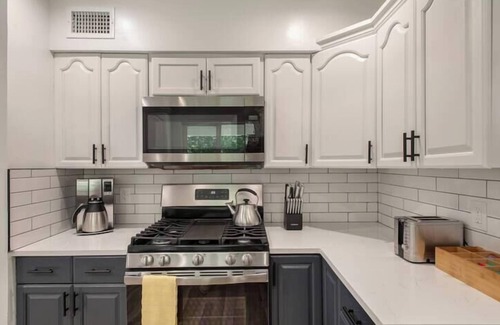Franklin Park House | Family and Pet Friendly Home with Pool Table Fun!