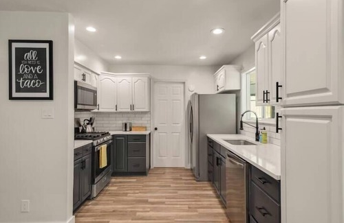Franklin Park House | Family and Pet Friendly Home with Pool Table Fun!