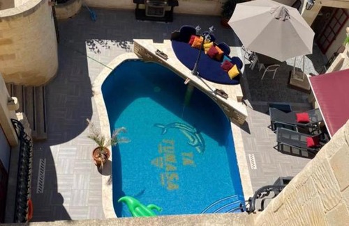 Nadur Villa | Renovated Farmhouse Retreat with Pool, Gym & Jacuzzi